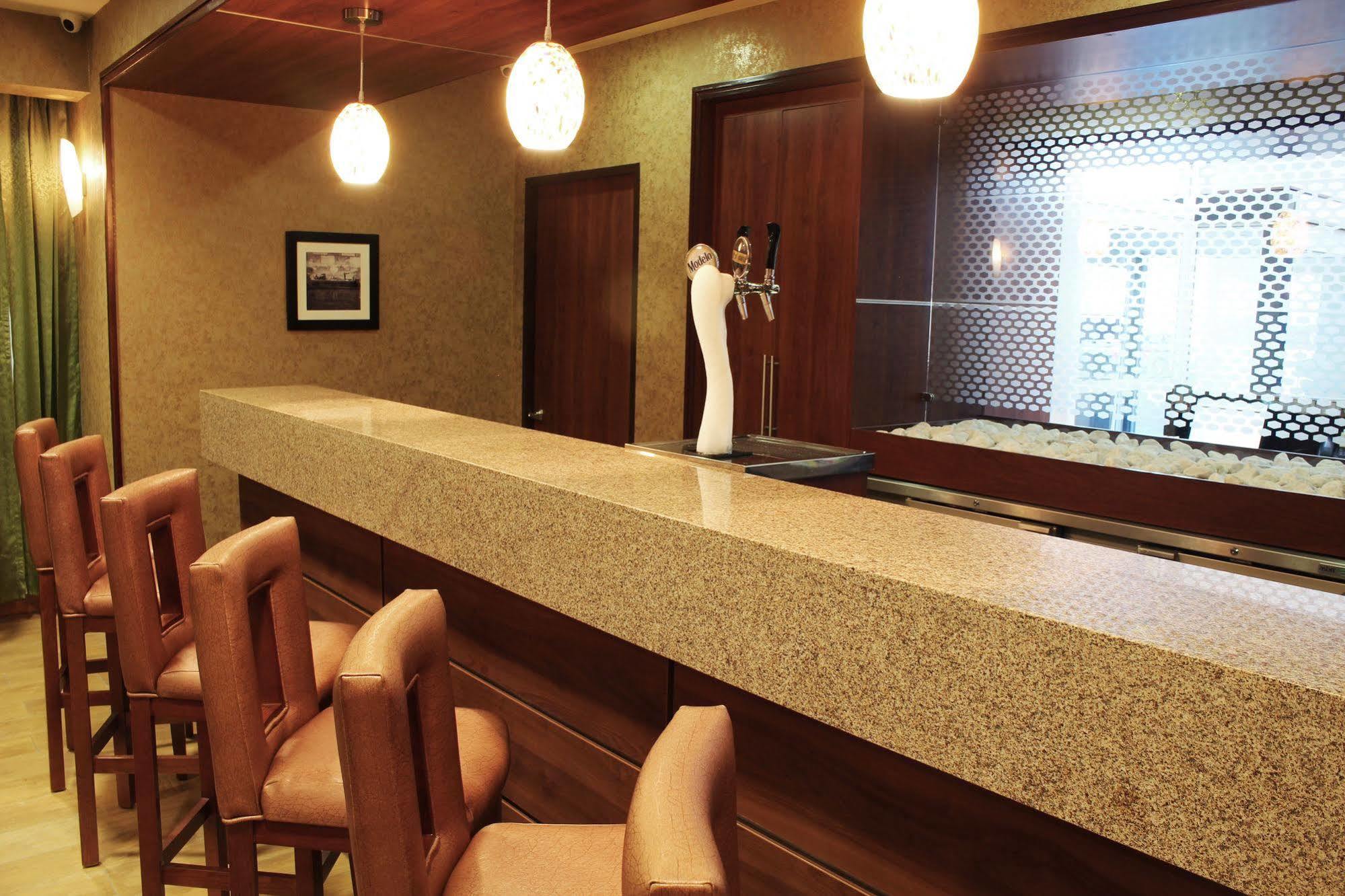 Hampton By Hilton San Juan Del Rio Hotel Exterior foto